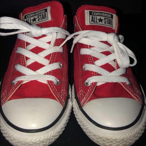 Red converse - Picture 2 of 4